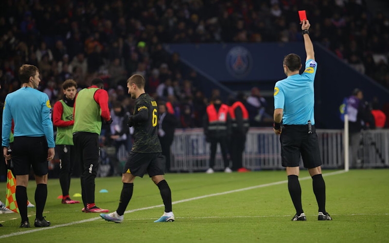 Verratti nhận thẻ đỏ, PSG để Reims cầm hoà ở phút cuối cùng