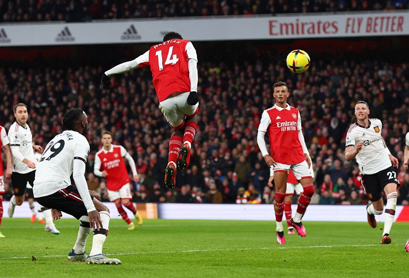 Nketiah tỏa sáng giúp Arsenal giành 3 điểm