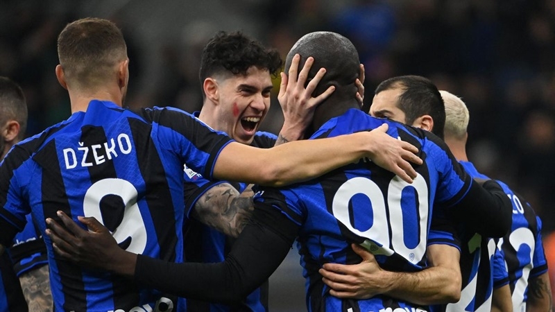 Hàng công tỏa sáng đưa Inter Milan lên ngôi nhì bảng