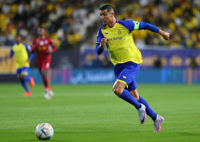 Cristiano Ronaldo lập siêu phẩm để giúp Al Nassr lội ngược dòng kịch tính