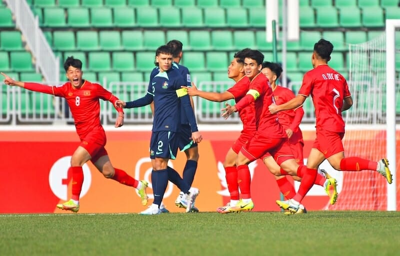 Các cầu thủ U20 Việt Nam thi đấu thoải mái dù nhiều người phải chơi trái sở trường
