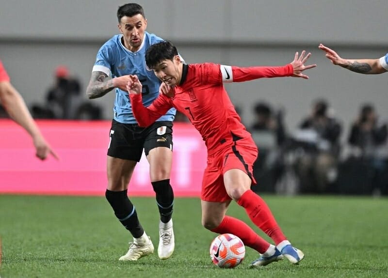 Đôi công mãn nhãn, Hàn Quốc nhận thất bại nuối tiếc trước Uruguay