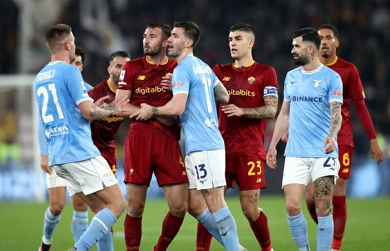 Lazio thắng tối thiểu AS Roma trong ngày trọng tài rút 5 thẻ đỏ