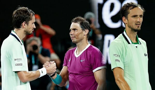 Medvedev: “Nadal là điều tồi tệ nhất trên sân đất nện”