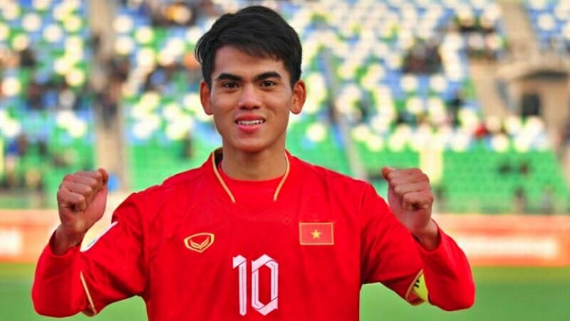 Văn Khang gửi lời cảm ơn CĐV đã đến Uzbekistan cổ vũ U20 Việt Nam