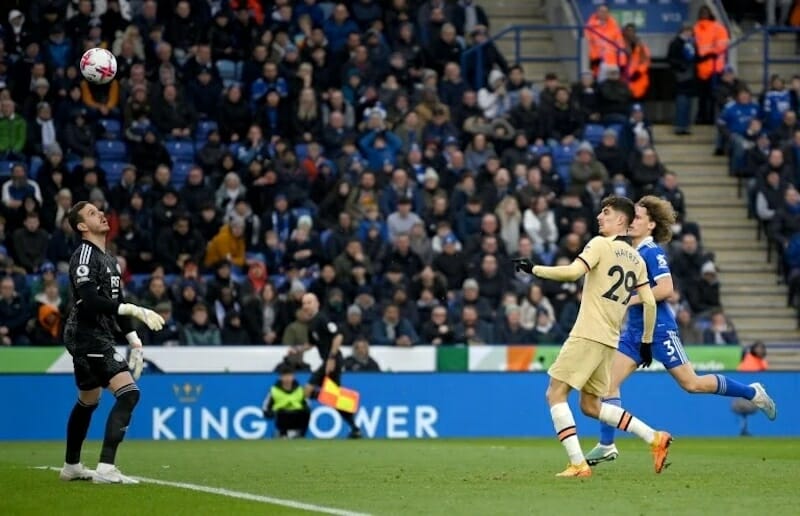 Leicester không thể ngăn nổi đà hồi sinh của Chelsea