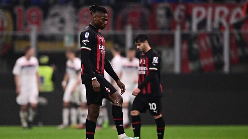 AC Milan bỏ lỡ cơ hội chen chân vào top 3