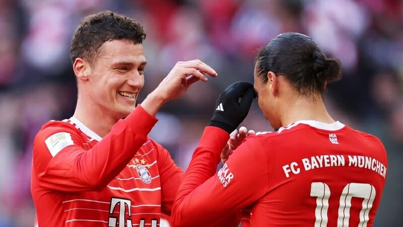 Bayern Munich đại thắng Augsburg trong cơn mưa bàn thắng