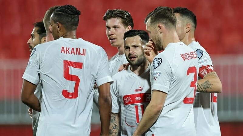 Sao Arsenal ghi bàn, Thụy Sỹ hủy diệt Belarus