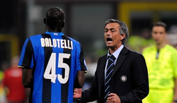 Balotelli từng bị Mourinho tống cổ khỏi xe buýt