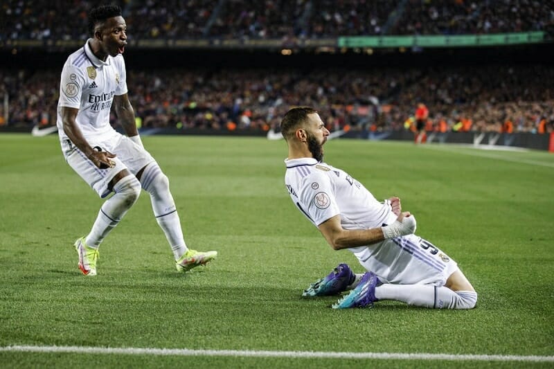 Benzema lập hat-trick, Real Madrid đại thắng để loại Barcelona