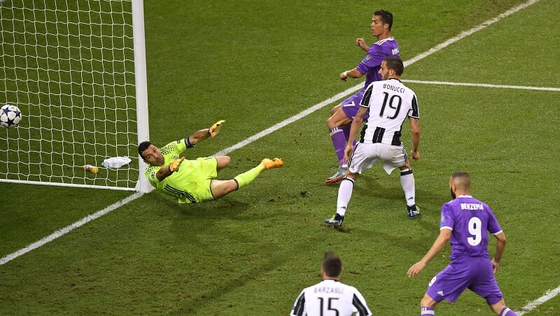 Ronaldo nhấn chìm Juventus.