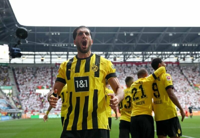 Hạ gục Augsburg, Dortmund đặt một tay vào chức vô địch Bundesliga