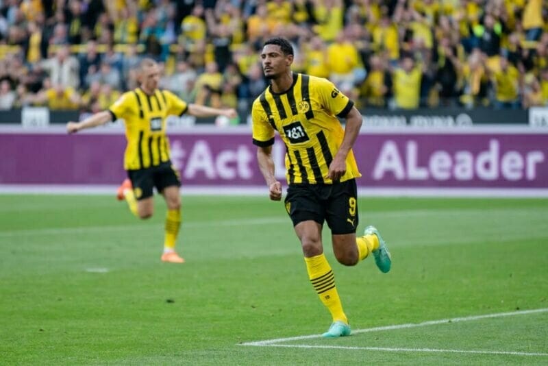 Haller lập cú đúp giúp Dortmund dẫn trước 4-0 chỉ sau 32 phút