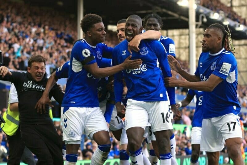 Everton thắng cảm xúc trước Bournemouth để chính thức trụ hạng