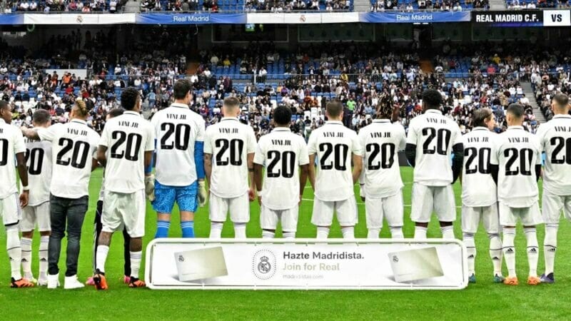 Các cầu thủ Real Madrid thể hiện sự đồng lòng trong việc ủng hộ Vinicius Jr.