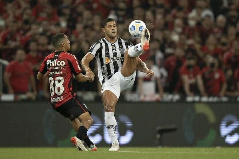 Paranaense thắng Atletico Mineiro 2-1 ở lượt đi
