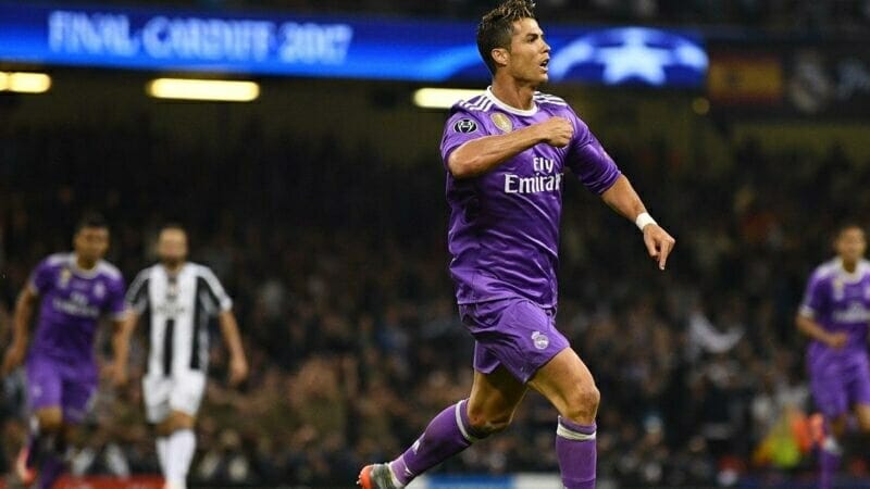 Ronaldo lập cú đúp năm 2017