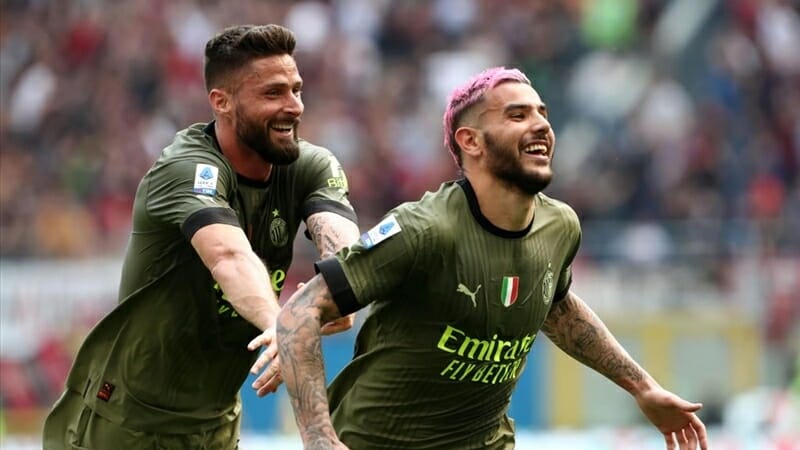 AC Milan đánh bại Lazio để quay lại top 4