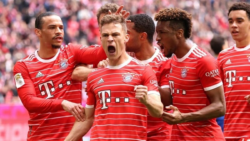 Bayern Munich hủy diệt Schalke để tiến đến ngôi vương