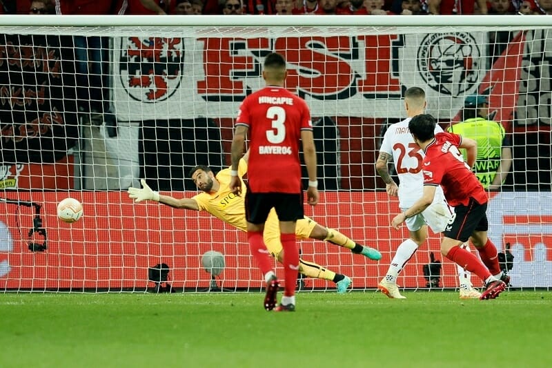 Bayer Leverkusen tạo ra nhiều cơ hội nhưng không thể ghi bàn