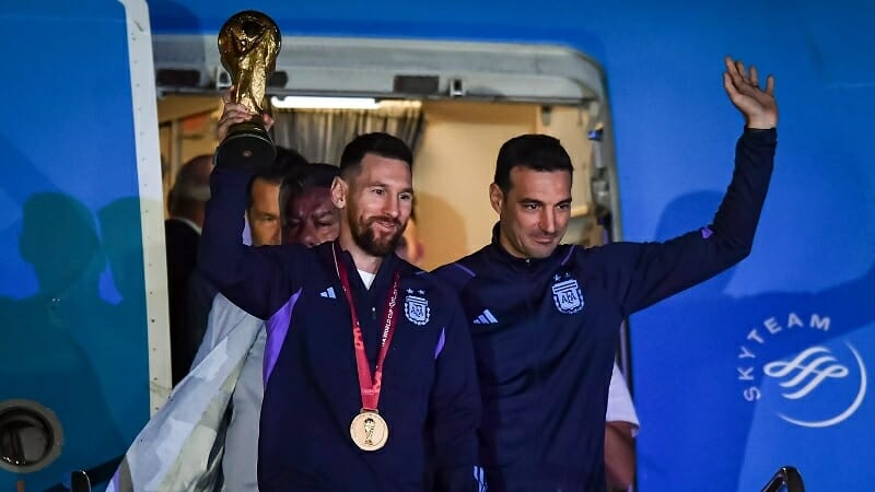 HLV Scaloni bật đèn xanh cho Messi đến Ả Rập Xê Út