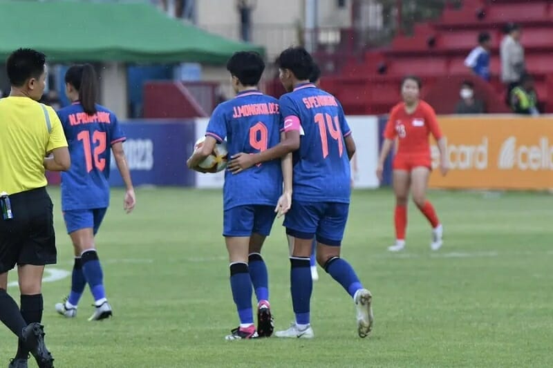 Tiền đạo Mongkoldee ghi bàn ấn định chiến thắng cho Thái Lan trong hiệp 2