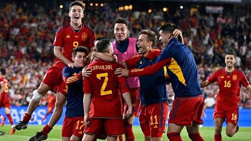 Kết quả bóng đá Croatia vs Tây Ban Nha: Người hùng Simon đem cúp về cho La Roja