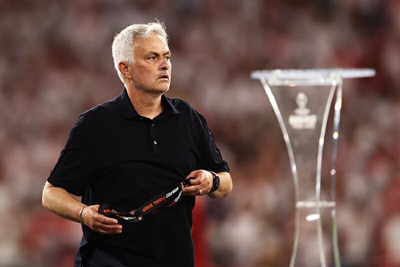 Mourinho chỉ trích trọng tài, ẩn ý có thể chia tay AS Roma