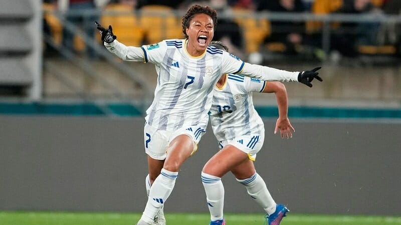ĐT nữ Philippines tạo địa chấn, thủ môn được vinh danh