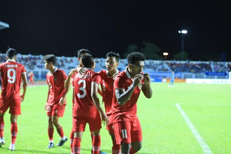 U23 Indonesia sớm mở tỷ số chỉ sau 10 phút bóng lăn (Ảnh: Thể thao 247)