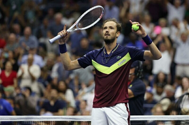 Alcaraz gục ngã trước Medvedev, lỡ hẹn Djokovic ở chung kết US Open