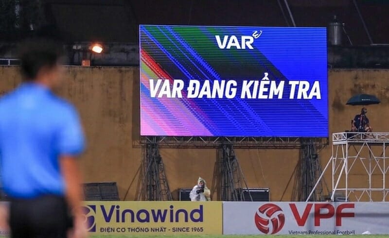VPF chia sẻ lý do VAR chưa áp dụng cho toàn bộ trận đấu tại V-League 2023/24