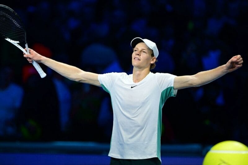 Vượt qua Medvedev, Jannik Sinner giành quyền góp mặt tại chung kết ATP Finals