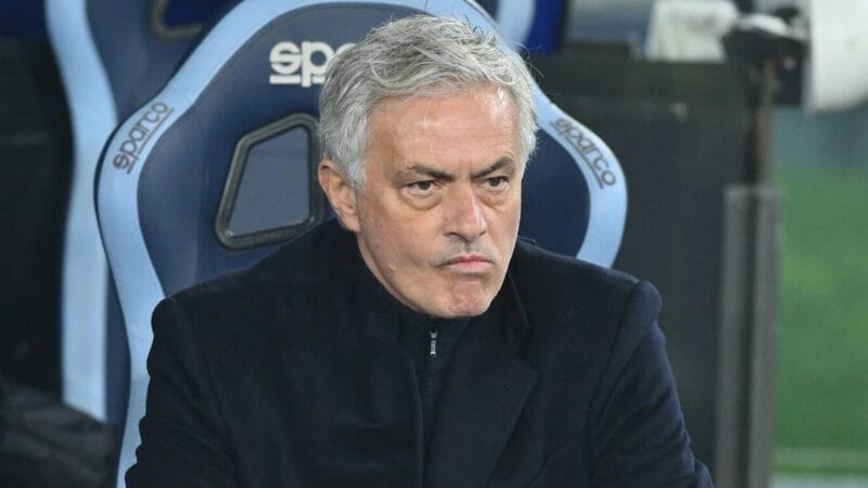 NÓNG! Jose Mourinho chính thức bị sa thải