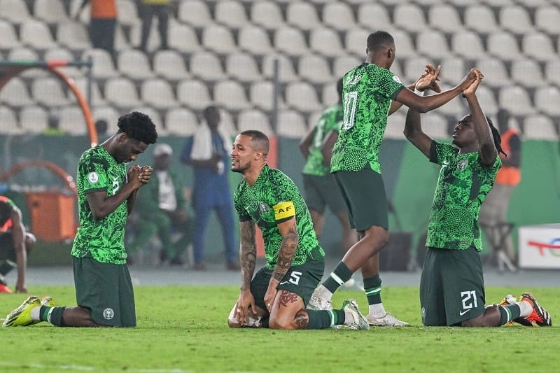 Nigeria giành vé vào chung kết sau loạt luân lưu với Nam Phi.