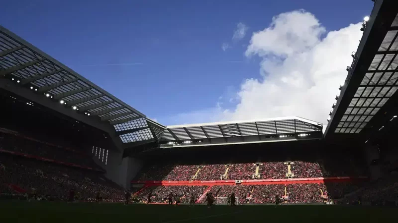 Sân Anfield đón khán đài mới với chiến thắng 