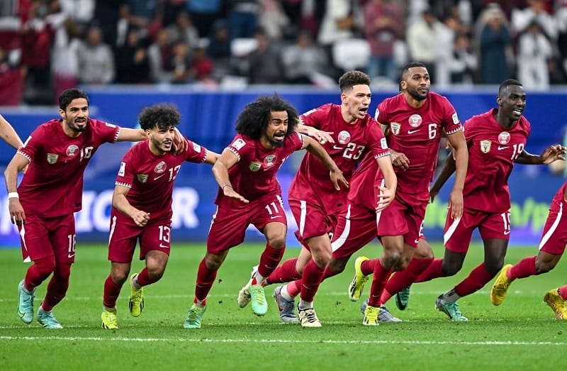 Qatar chiến thắng Uzbekistan sau loạt luân lưu (Ảnh: Getty).