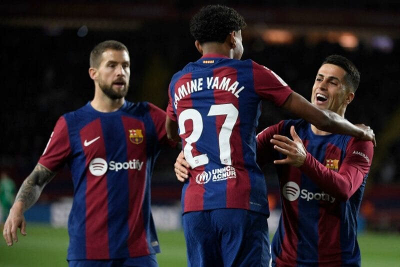 Kết quả bóng đá Barcelona vs Granada: Rượt đuổi kịch tính, sao trẻ giữ lại 1 điểm