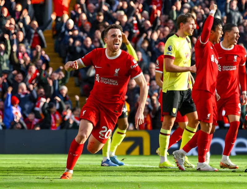 Diogo Jota mở tỉ số cho Liverpool.