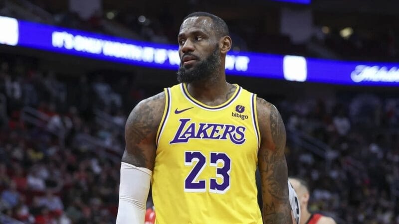 SỐC! LeBron James có thể bị Lakers mang đi trao đổi