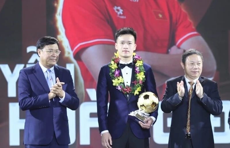 Trao giải Quả bóng vàng Việt Nam 2023: Vinh danh Hoàng Đức, Tuấn Hải về nhì